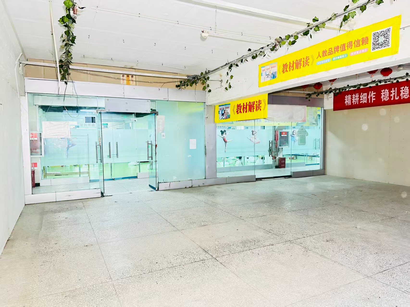 定鼎北路提供写字楼、商铺、展示空间、直播间等多种面积选择，满足企业办公、研发、展示、运营等多元需求。
